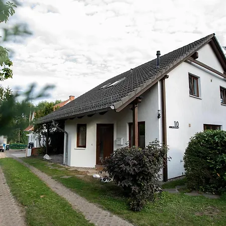 Julia - Ganz Nah Am Wildgehege Putbus